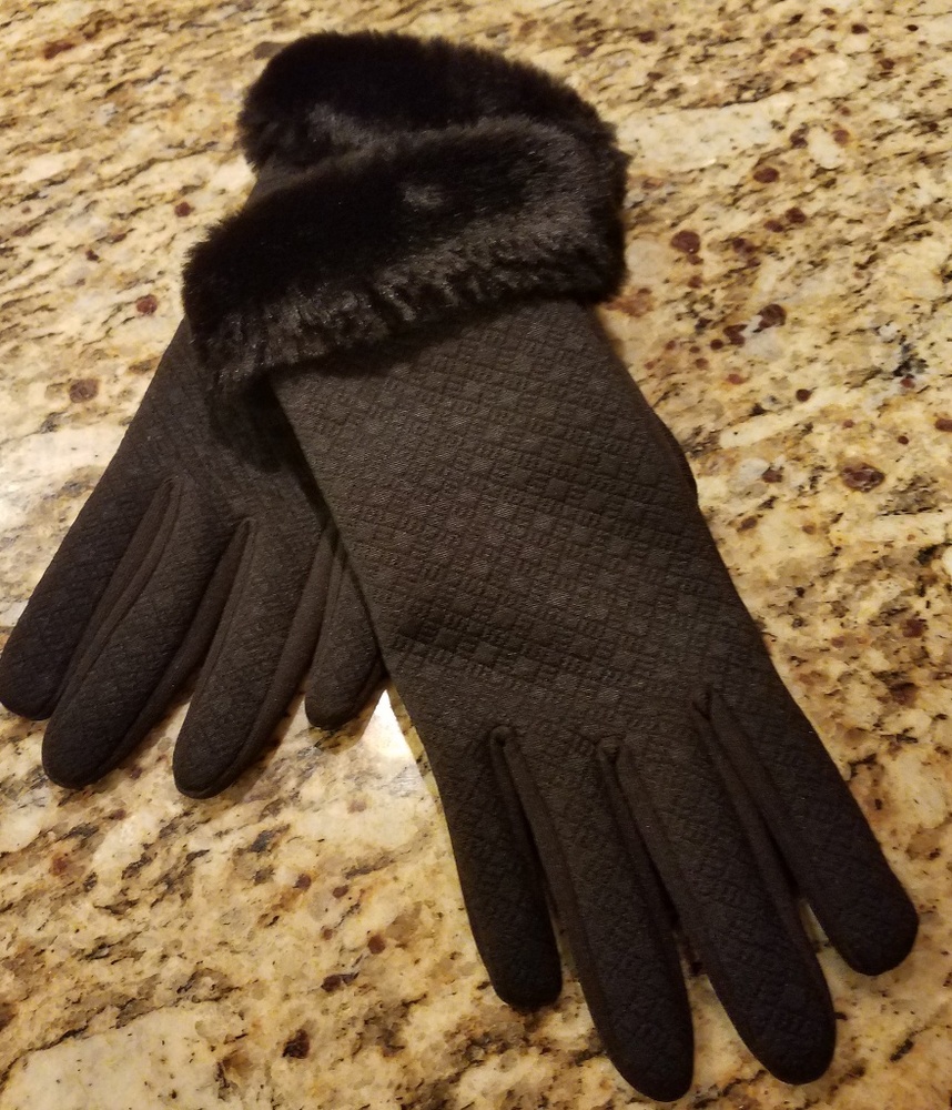 *Black Gloves w/Faux Fur